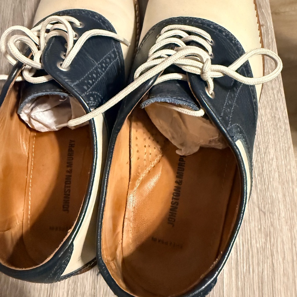 Johnston & Murphy Leather Interior
